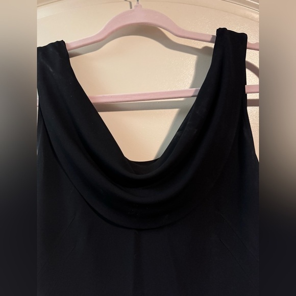 Elegant Black Sleeveless Dress - Picture 3 of 7